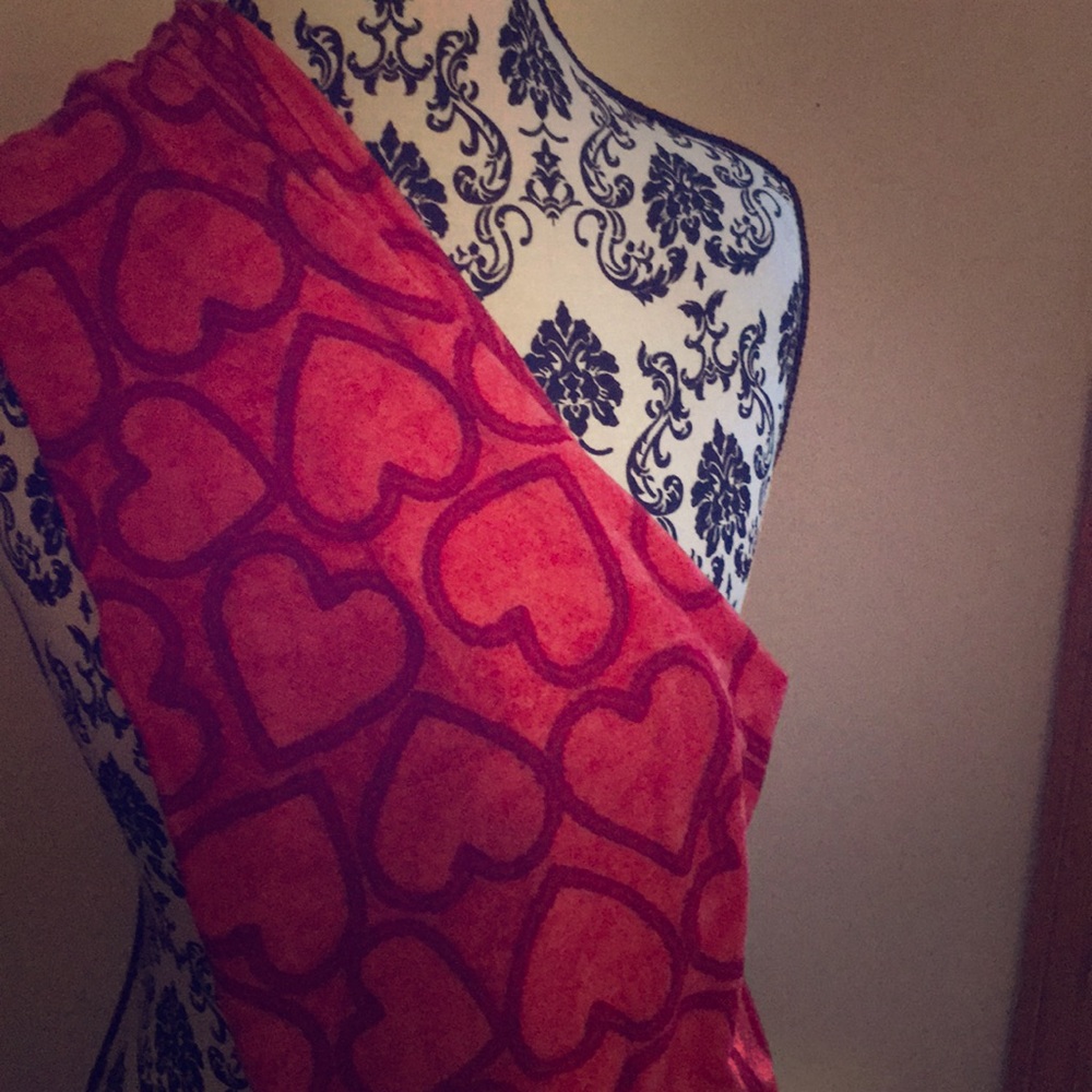 NWOT OS Hearts holiday Leggings Lularoe